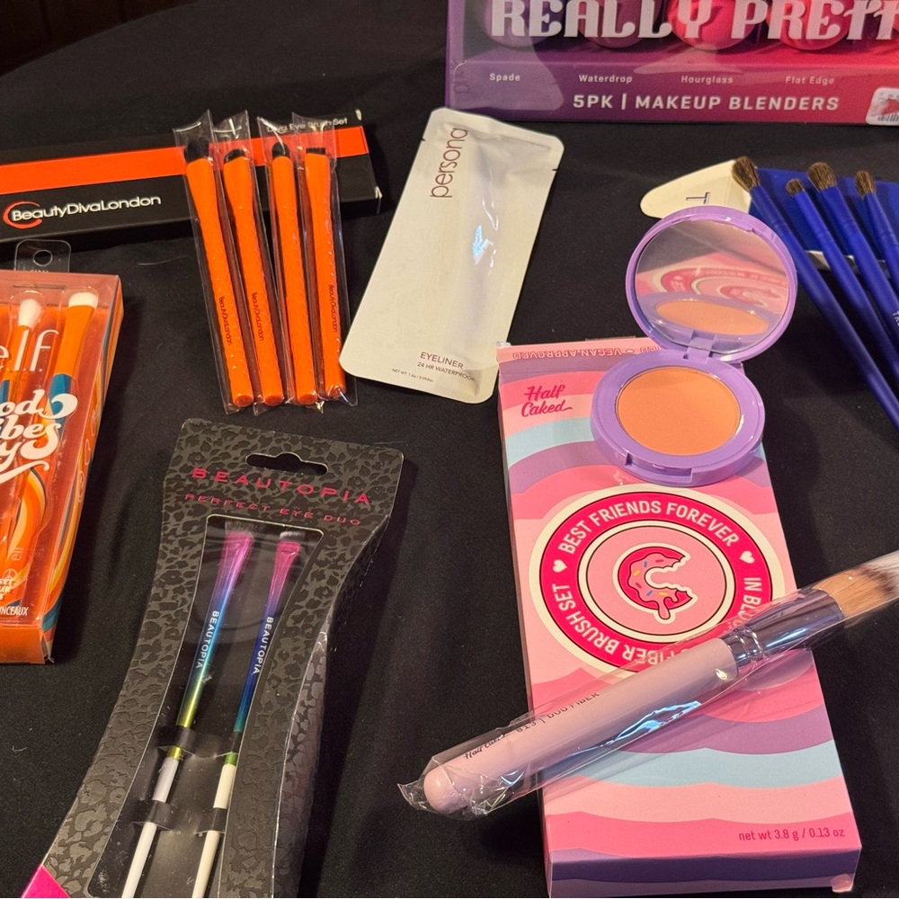 All kinds of make up brushes